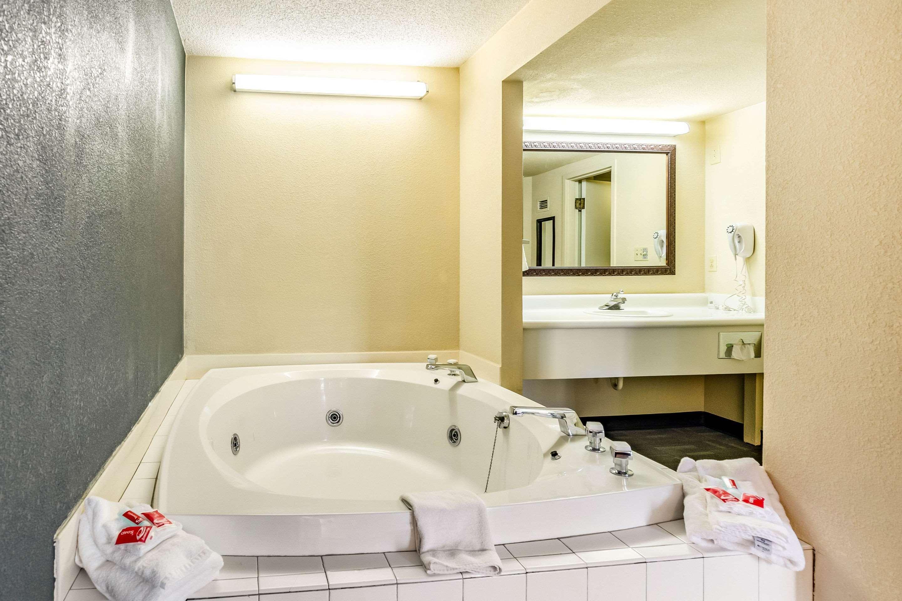 Econo Lodge Inn&Suites Radford-Blacksburg Area Esterno foto